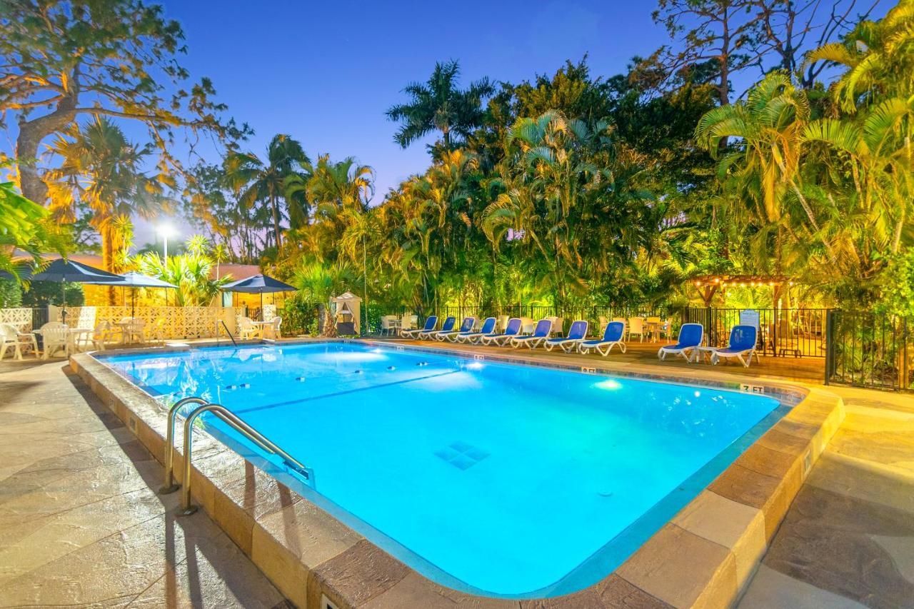 The Fairways Inn Of North Naples Екстериор снимка