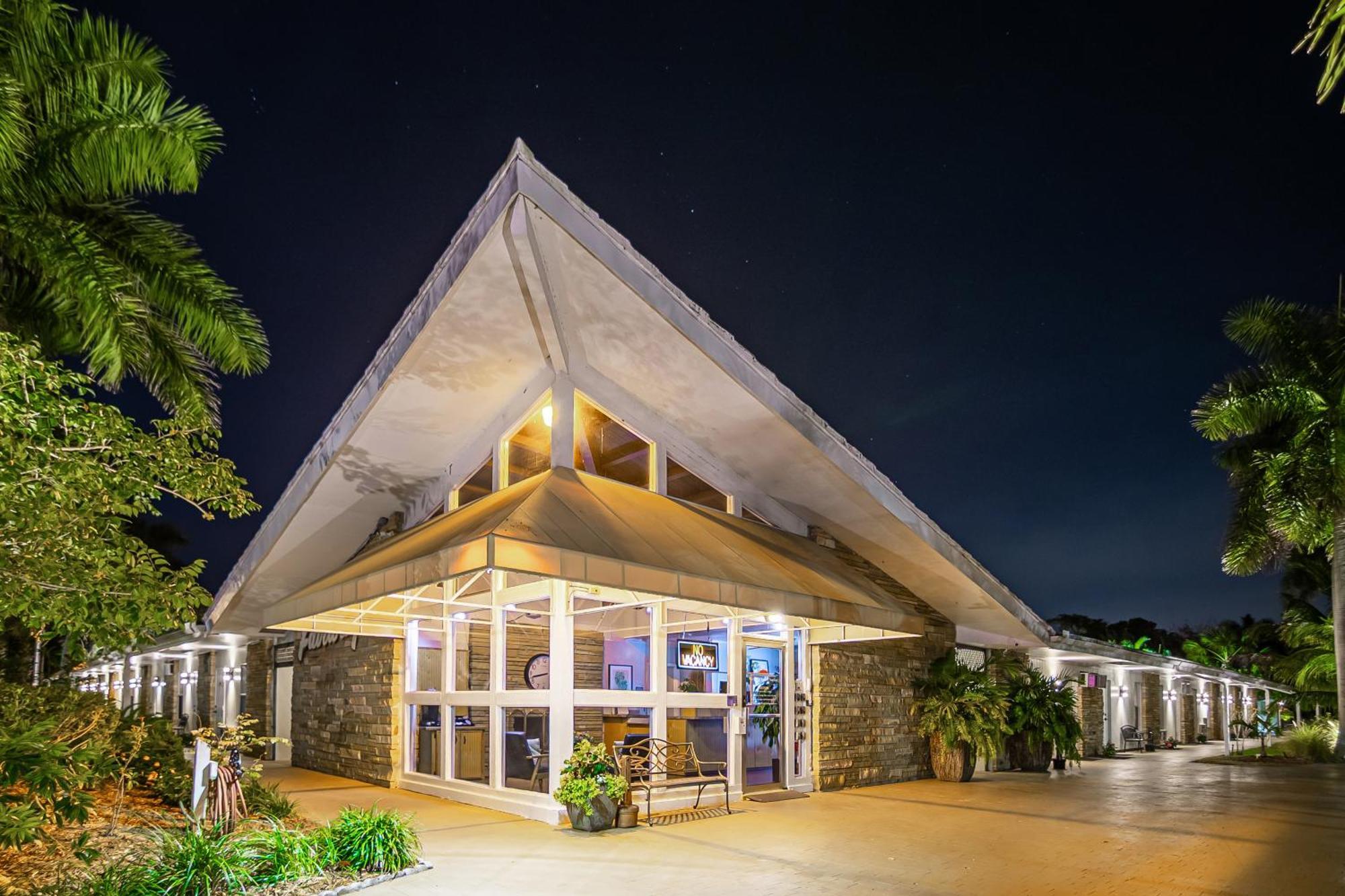 The Fairways Inn Of North Naples Екстериор снимка