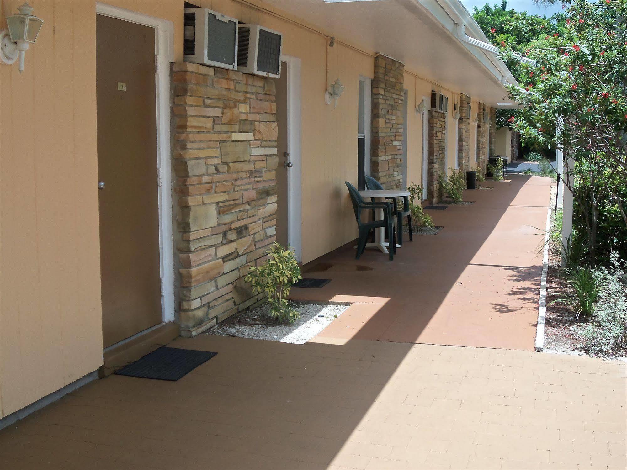 The Fairways Inn Of North Naples Екстериор снимка